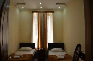 Отели типа «постель и завтрак» MAKA Уреки Двухместный номер с 2 двуспальными кроватями-1